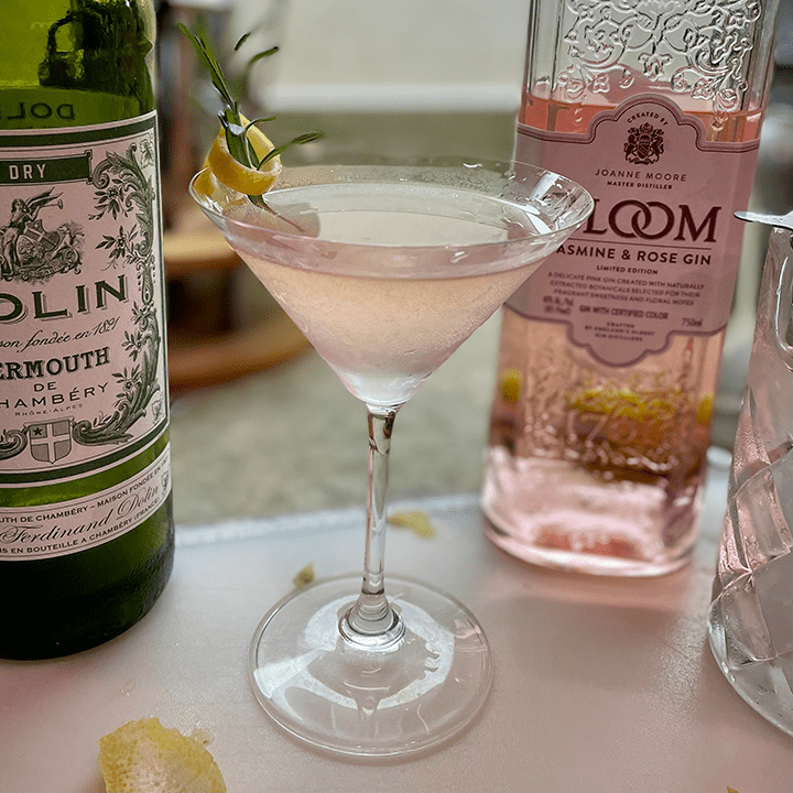 Trendy Cocktails: Blooming Elegance